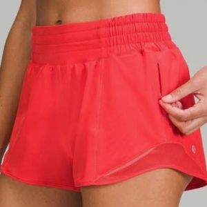 Lululemon Hi-Rise Hotty-Hot 2.5 Inch, sz 8, EUC worn once or twice